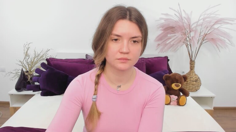 Reneswee's Streamate show and profile