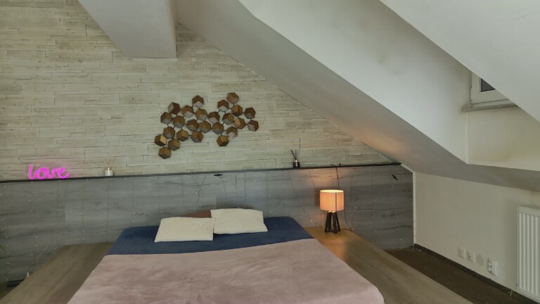 HornyB33's Streamate show and profile