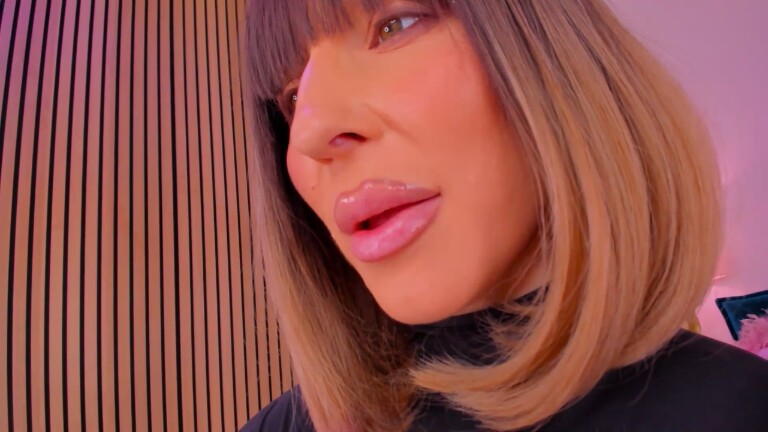 VeneraSecret's Streamate show and profile